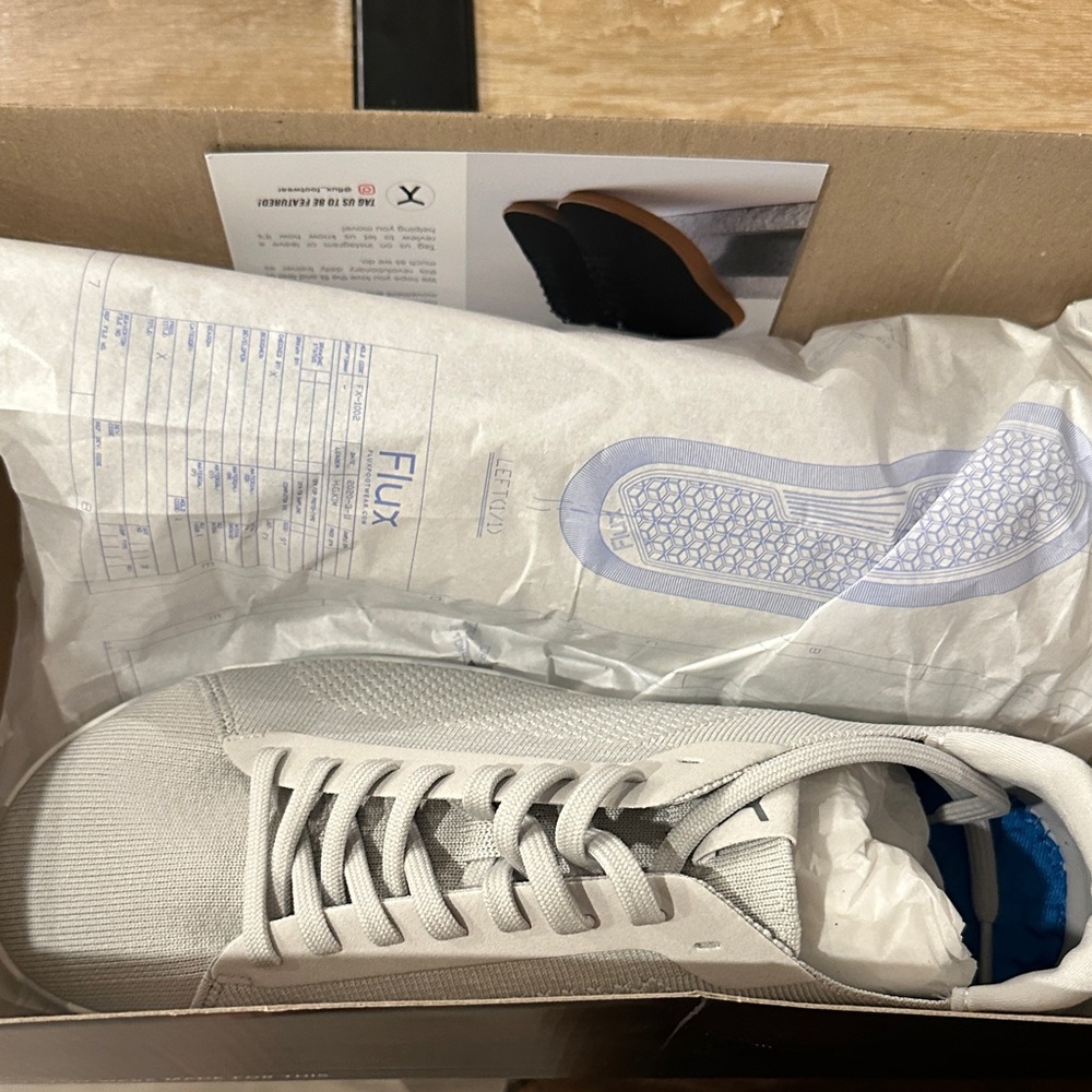 NWT Flux Men's Gray Sneakers